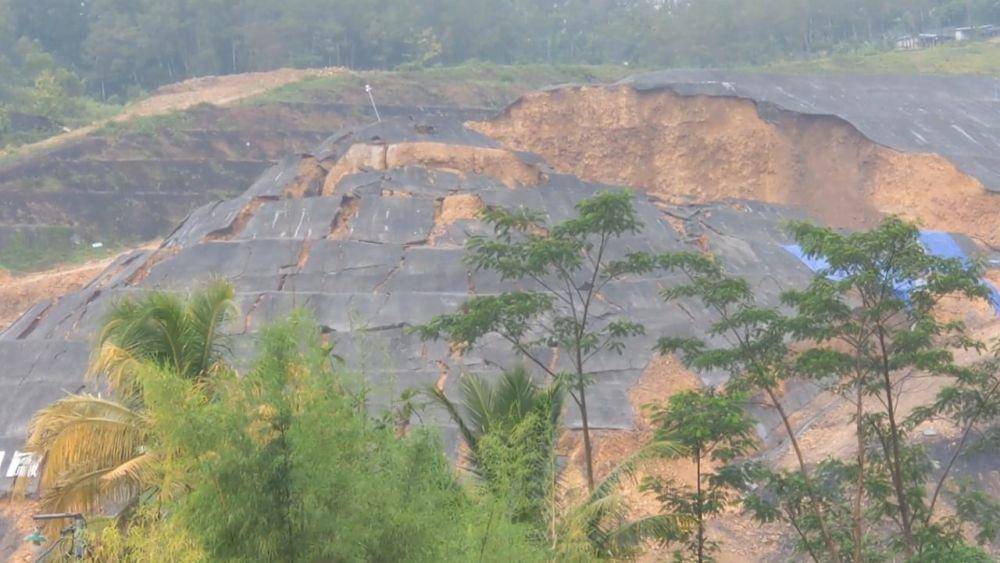 Tebing bendungan Bagong di Trenggalek yang alami longsor. IDN Times/ istimewa