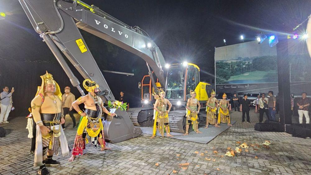 VOLVO EC210, Ekskavator dengan Fitur Keselamatan di Lokasi Konstruksi