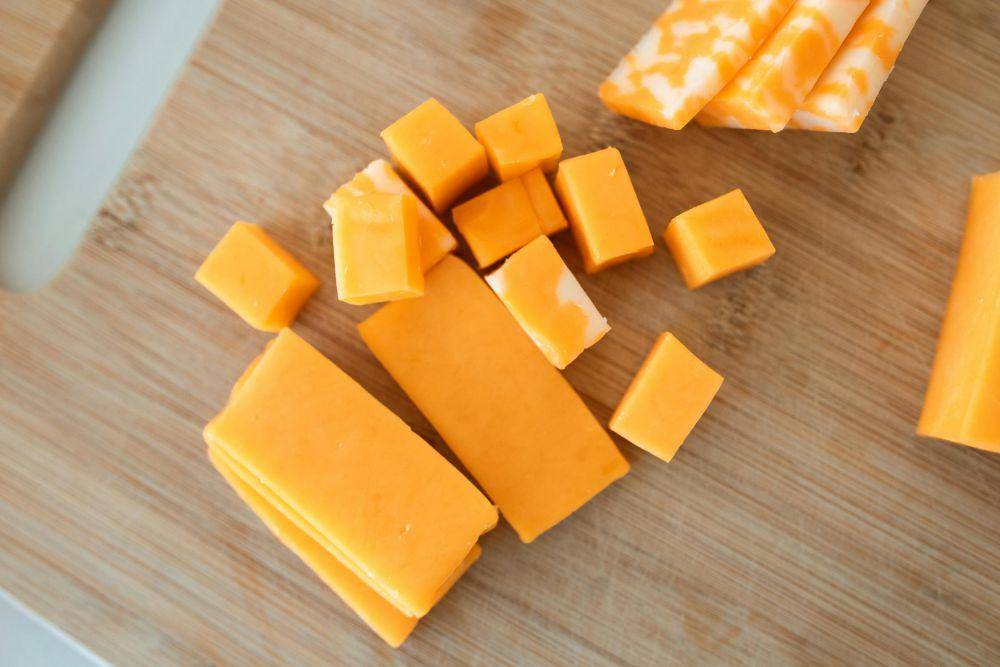ilustrasi keju cheddar (pexels.com/RDNE Stock project)