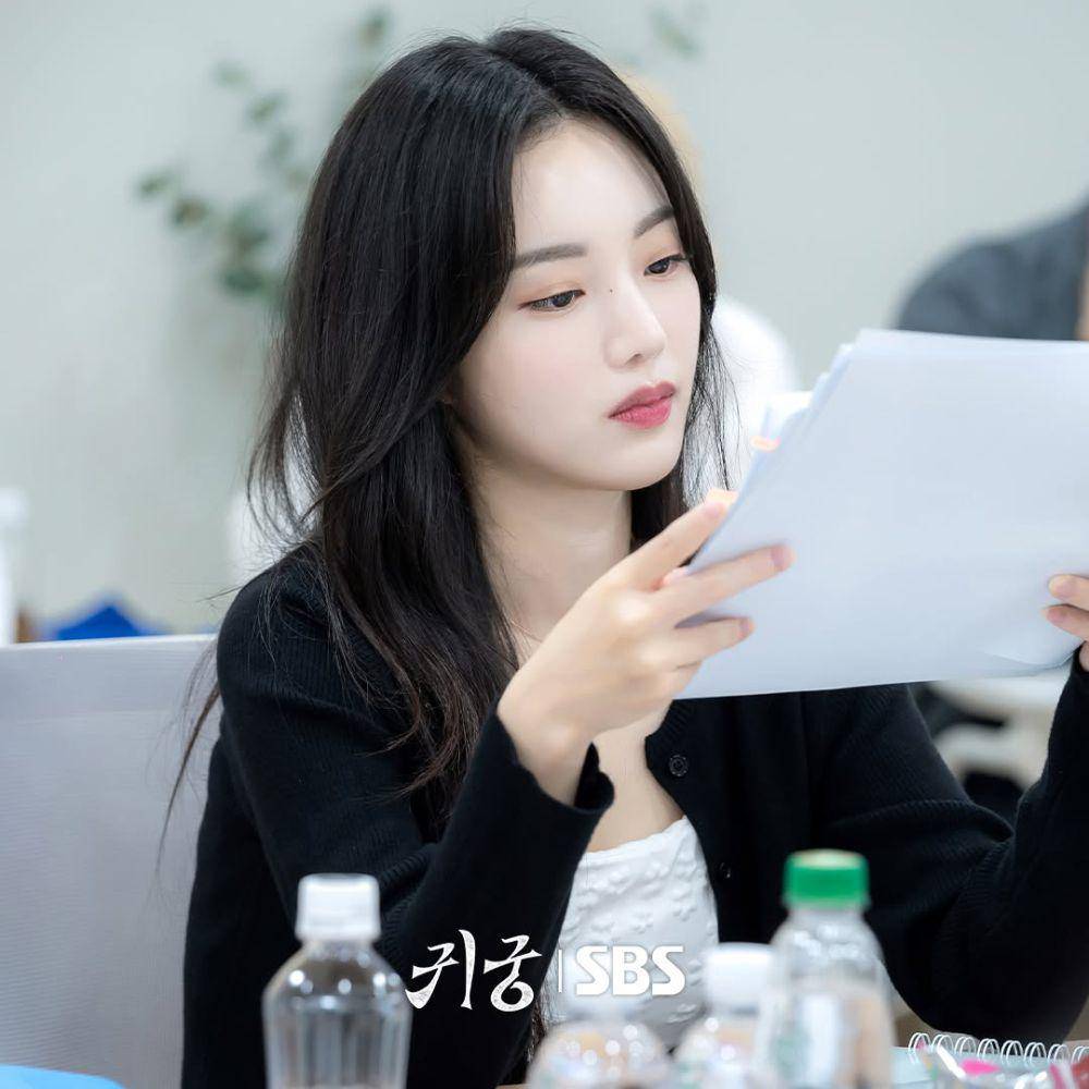 potret pembacaan naskah drama The Haunted Palace (instagram.com/sbsdrama.official)