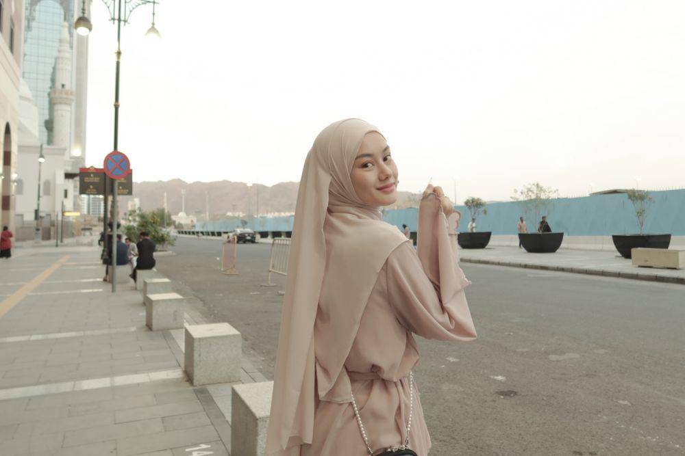 Dinda Hauw dan Rey Mbayang buka puasa di Madinah (Instagram.com/dindahw)
