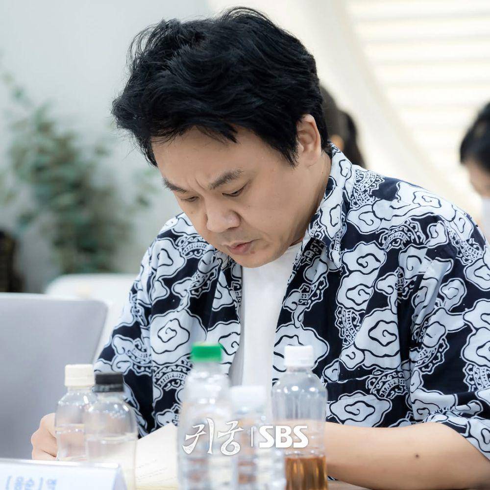 potret pembacaan naskah drama The Haunted Palace (instagram.com/sbsdrama.official)