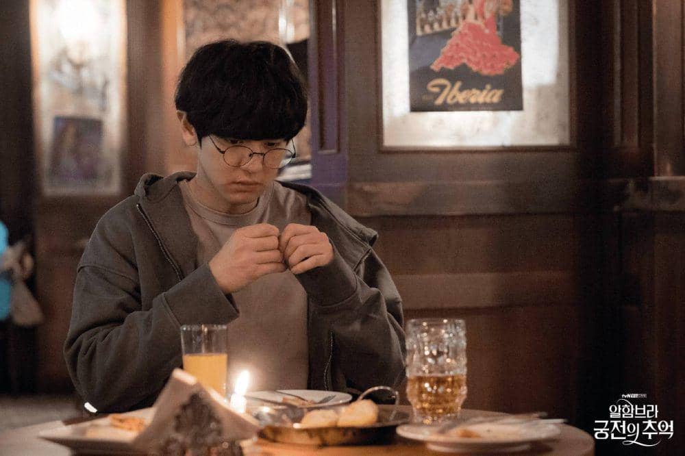 Still cut Chanyeol EXO di drama Memories of the Alhambra (dok.tvN Drama/Memories of the Alhambra)