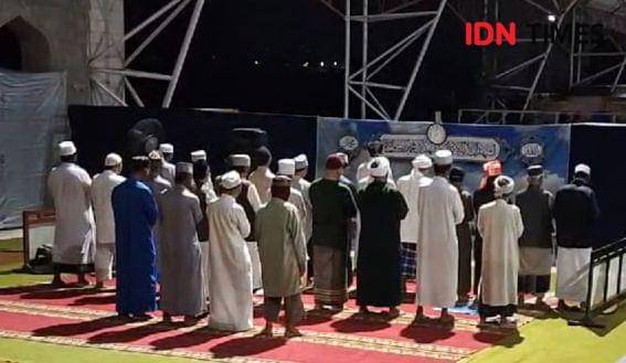 Suasana salat tarawih terlama di Ponpes Al-Fatah Temboro Magetan. IDN Times/ Riyanto.