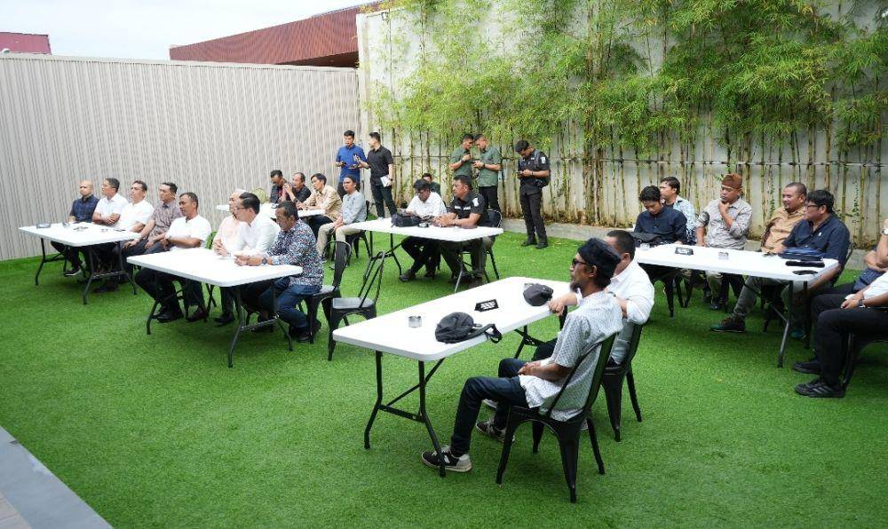 Rico Waas saat menghadiri acara sekaligus menyerahkan hadiah pemenang lomba karya tulis jurnalis (Dok. Diskominfo Medan)