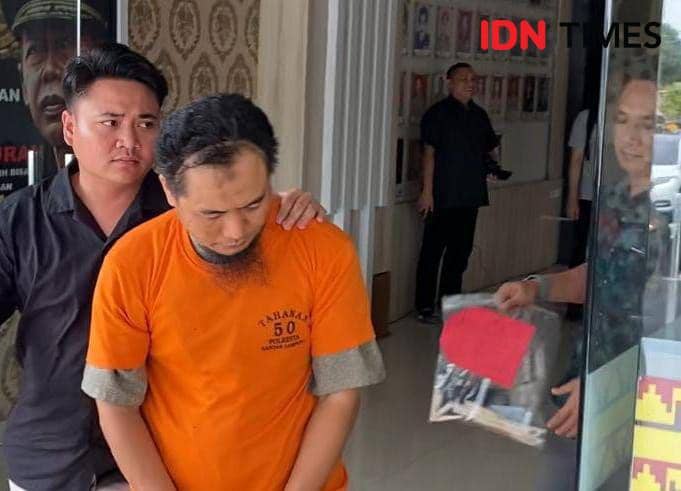 Ungkap kasus penangkapan penjual sepatu yang ikut menjajakan gading gajah diungkap Satreskrim Polresta Bandar Lampung. (IDN Times/Tama Yudha Wiguna).