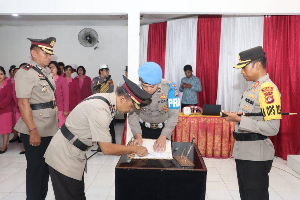 Upacara serah terima jabatan di Polres Karangasem. (Dok.Humas Polres Karangasem)