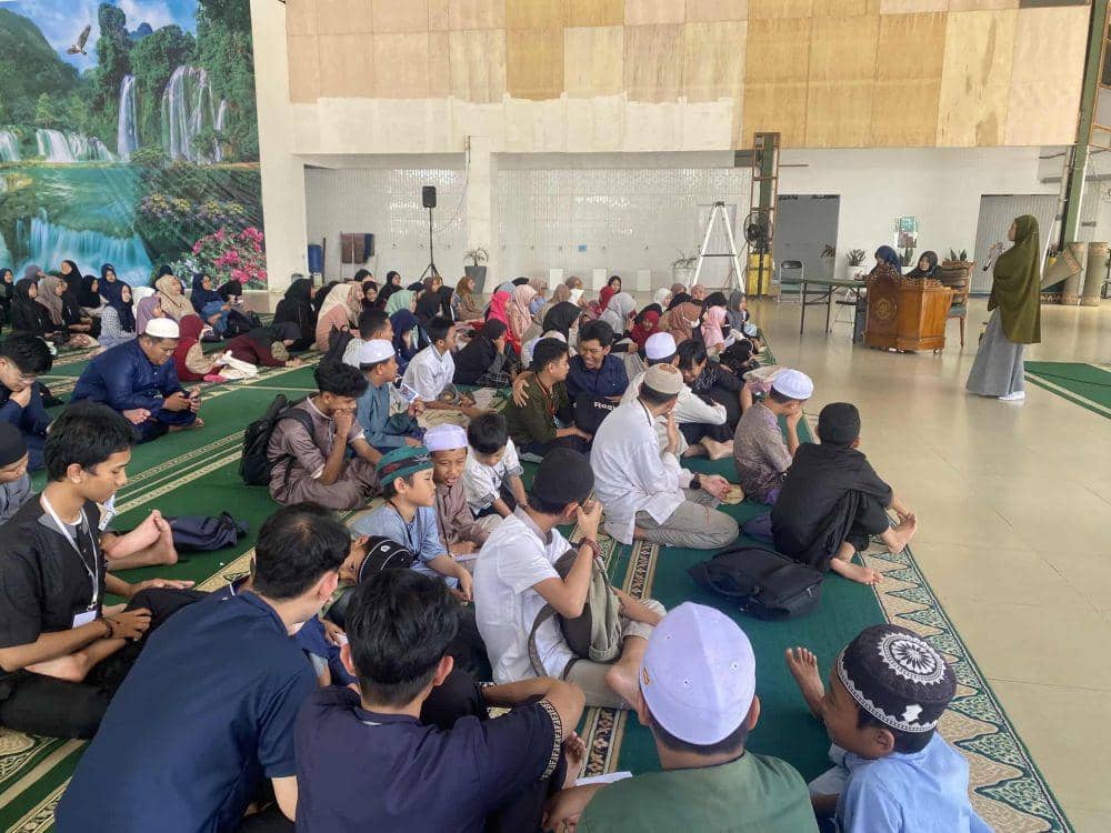 Peserta lomba tausiah Ramadan di Masjid Al Jihad.