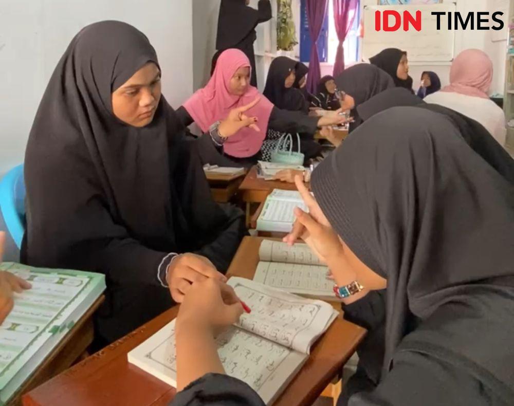 Melihat Anak-Anak Tuli Belajar Ngaji dengan Bahasa Isyarat