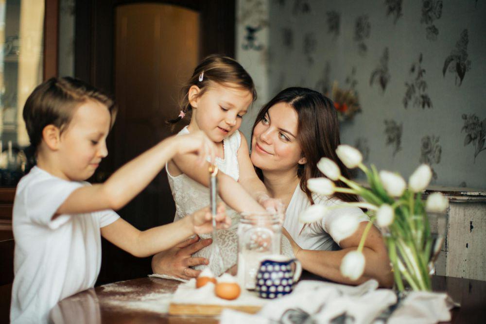ilustrasi ibu dan anak (pexels.com/Elina Fairytale)