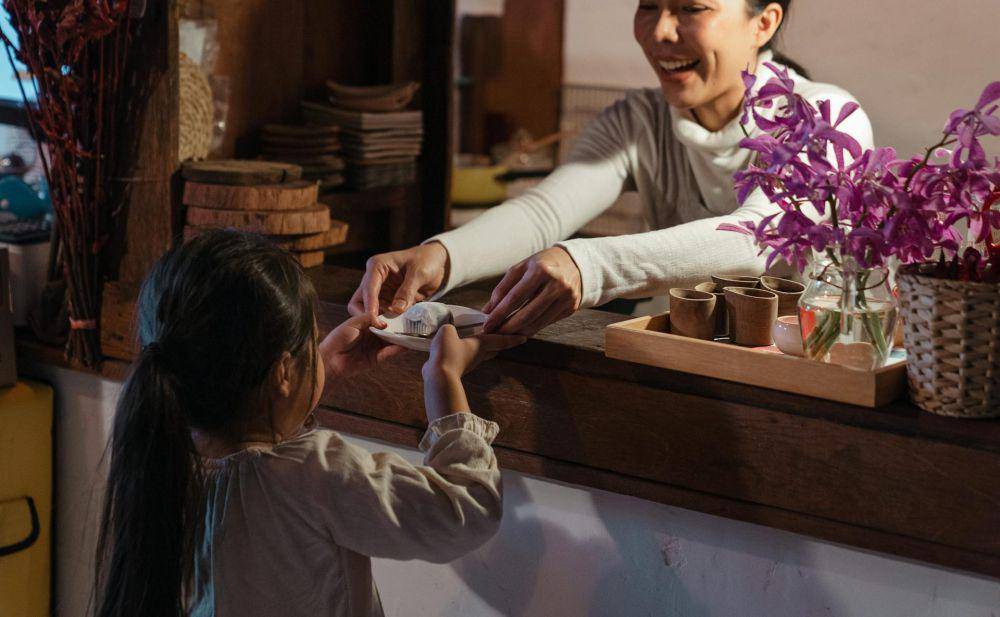 ilustrasi seseorang anak mengucapkan berterima kasih (pexels.com/Ketut Subiyanto)
