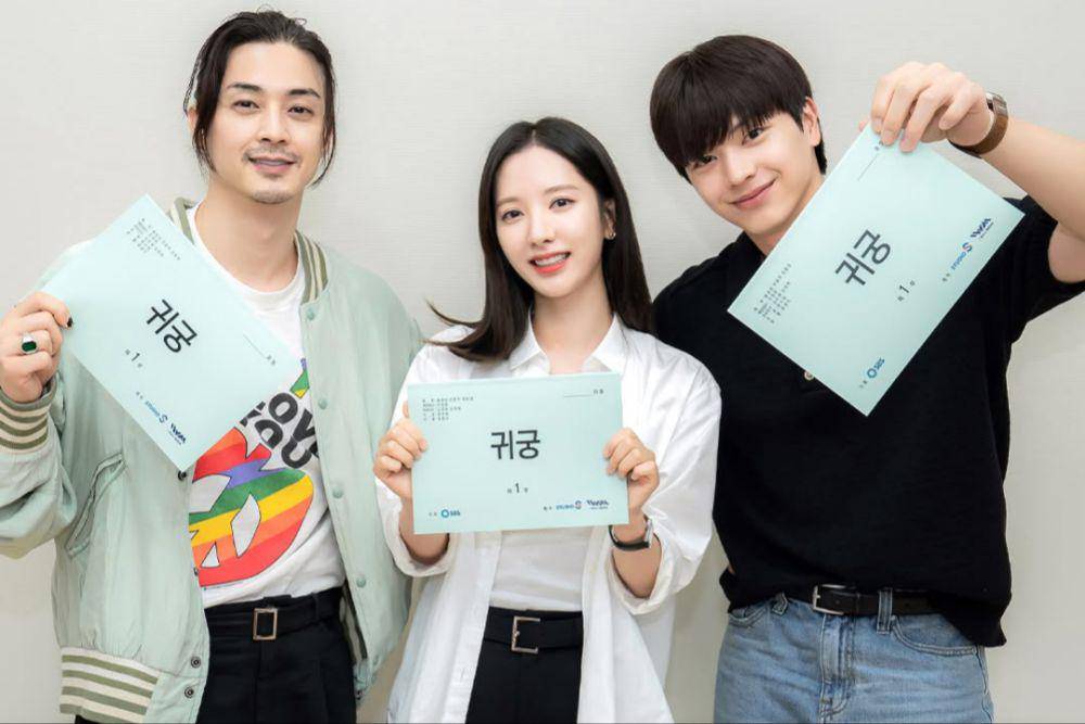 potret pembacaan naskah drama The Haunted Palace (instagram.com/sbsdrama.official)