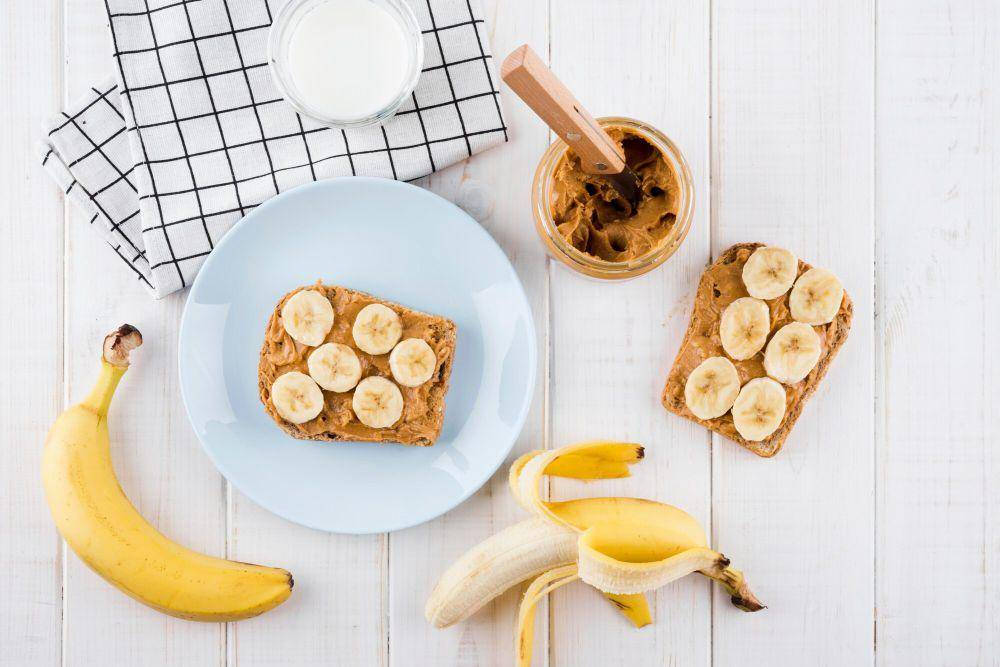 ilustrasi sandwich selai kacang dan pisang (freepik.com/freepik)