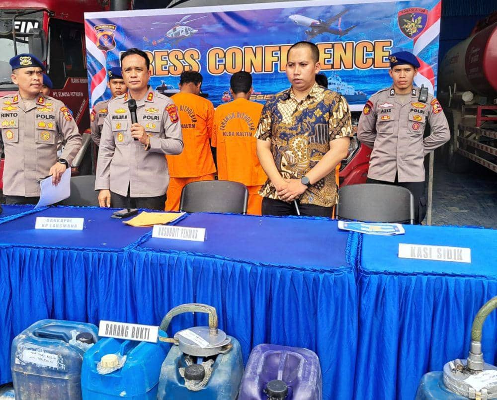 Tiga orang sopir truk pengangkut BBM kini ditetapkan sebagai tersangka oleh kepolisian dalam kasus penyelundupan BBM ini. (Dok.Istimewa)