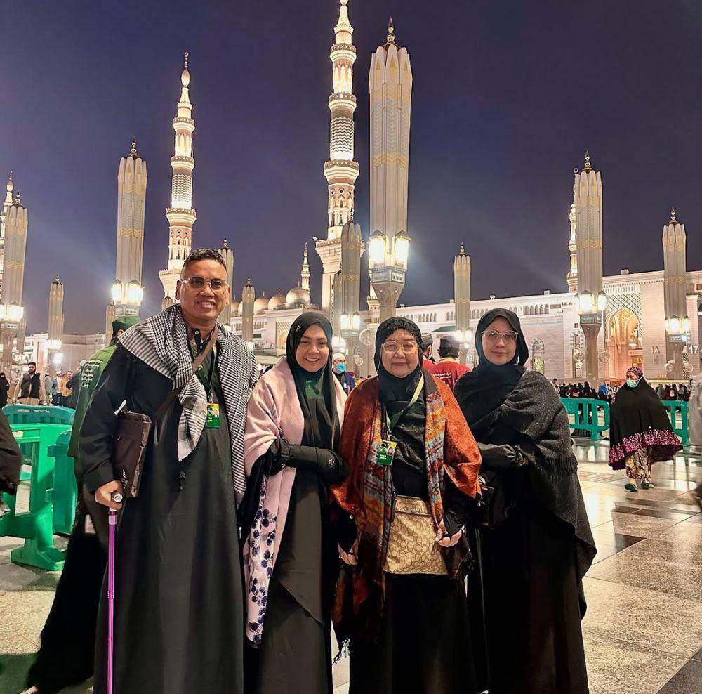 Astrid dan Uya Kuya umrah (instagram.com/astridkuya)