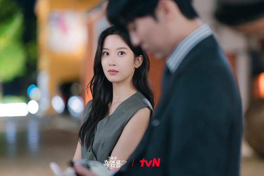 7 Bukti Baek Soo Jung Naksir Ban Joo Yeon di My Dearest Nemesis