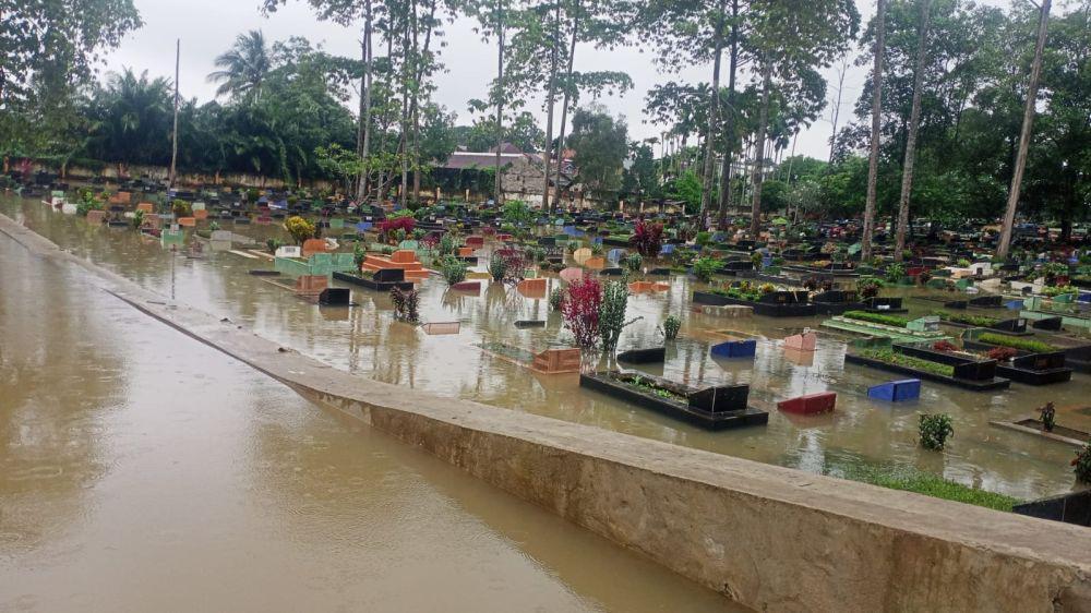Banjir di Palembang, Makam TPU Kebun Bunga Terendam