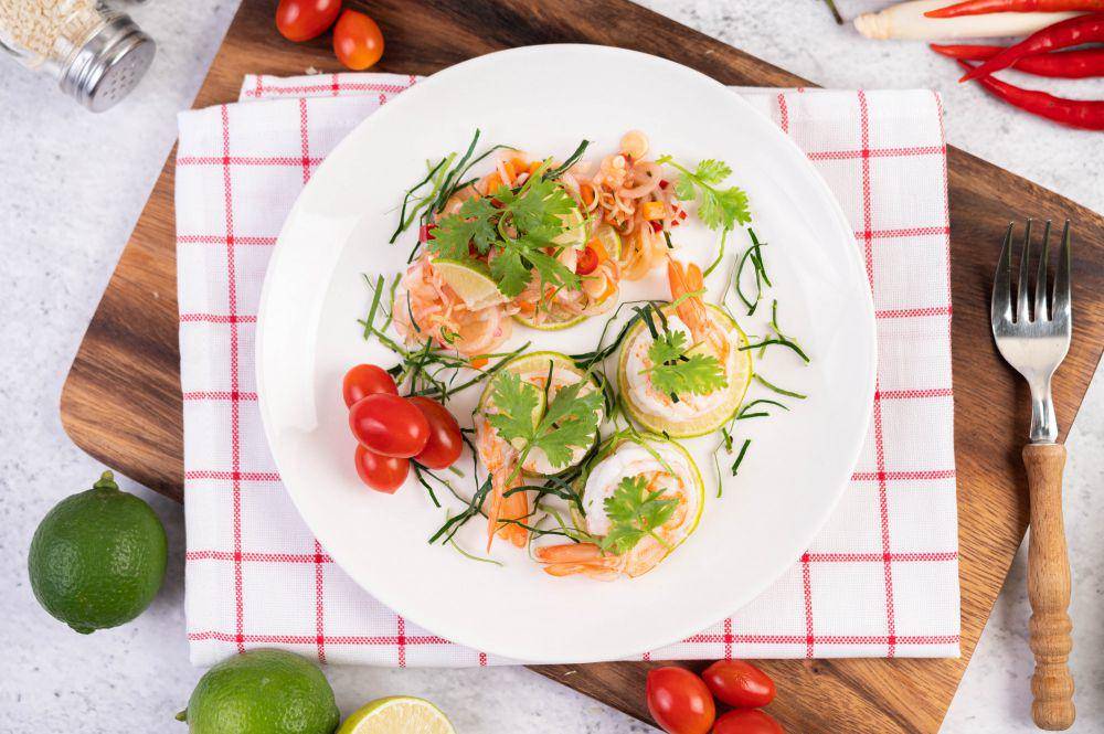 ilustrasi plating makanan (freepik.com/jcomp)