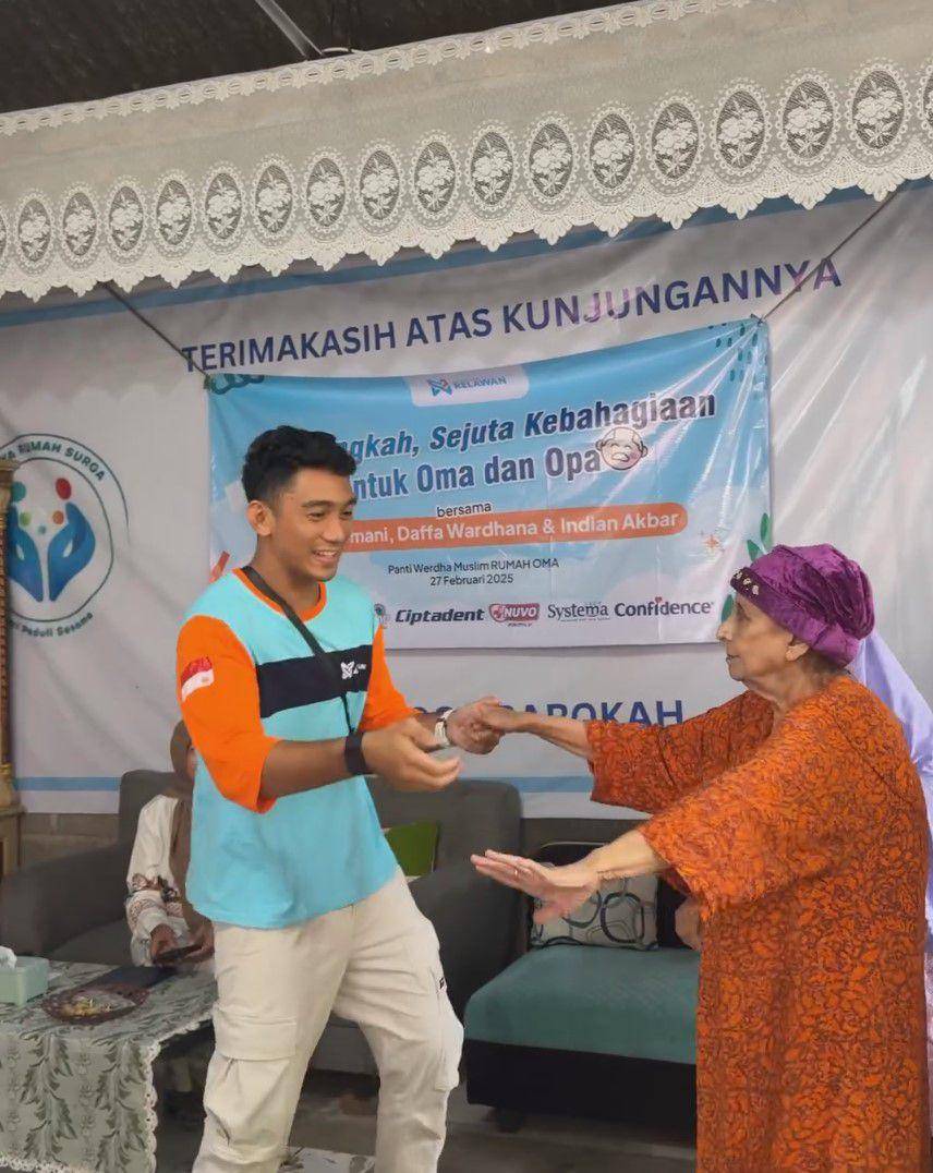 potret Daffa Wardhana kunjungi panti jompo (instagram.com/daffawardhana)