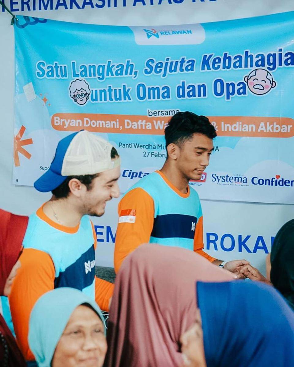 potret Daffa Wardhana kunjungi panti jompo (instagram.com/daffawardhana)