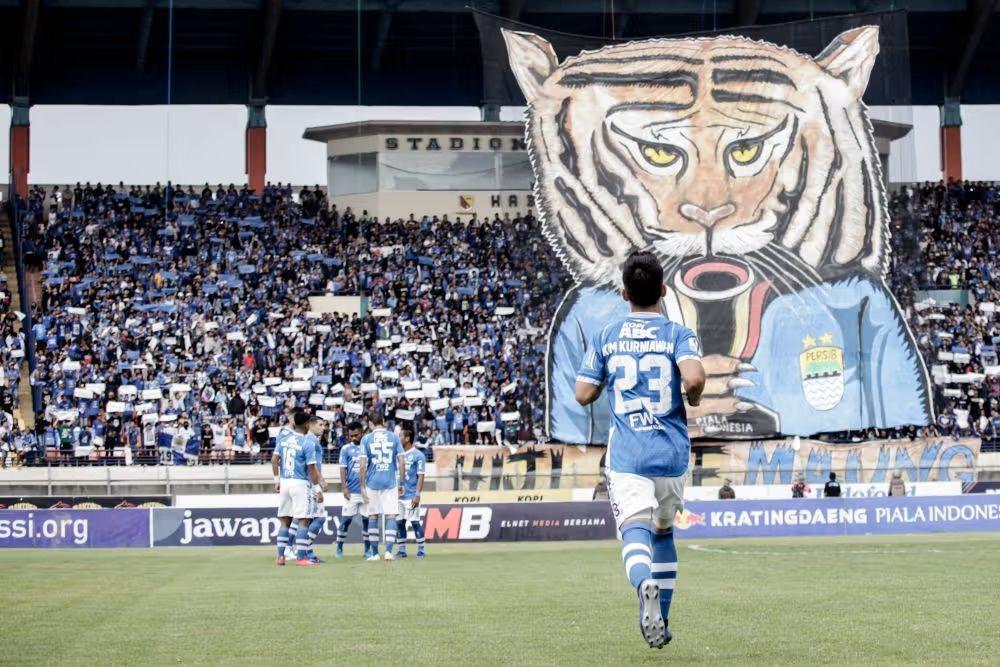 Bobotoh memberikan dukungan terhadap Persib Bandung (Foto: IDN Times)