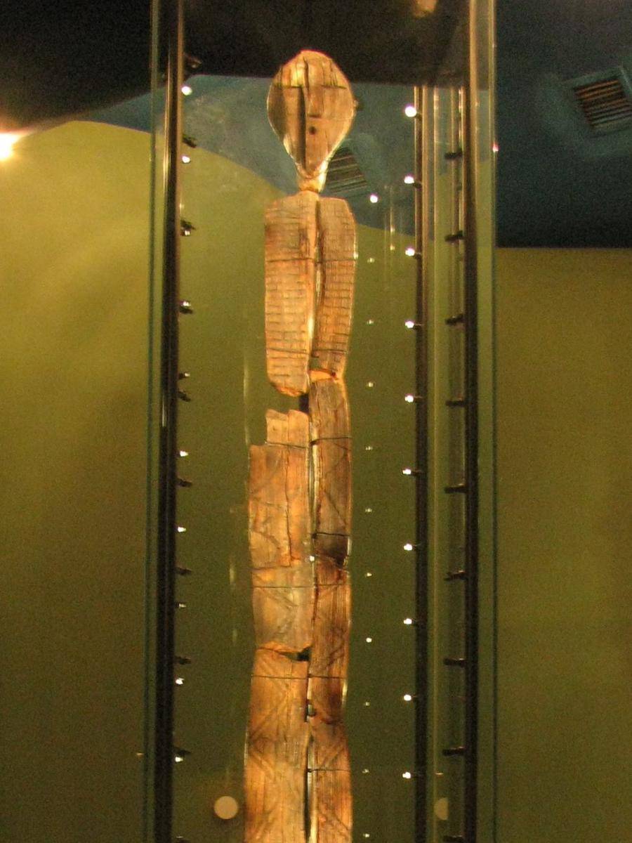 The Big Shigir Idol (commons.wikimedia.org/Владислав Фальшивомонетчик)