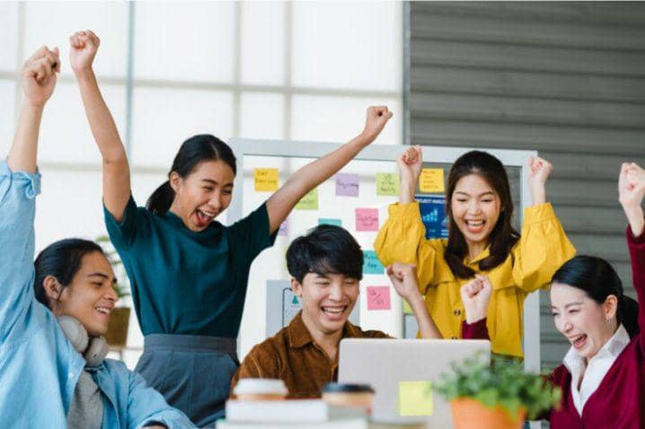 Ilustrasi budaya kerja (freepik.com/tirachardz)