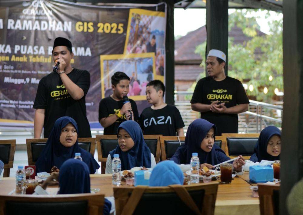 Gerakan Istiqomah Sedekah atau GIS menggelar buka puasa bersama dengan anak Tahfidz (Dok. GIS for IDN Times)