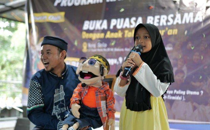 Gerakan Istiqomah Sedekah atau GIS menggelar buka puasa bersama dengan anak Tahfidz (Dok. GIS for IDN Times)