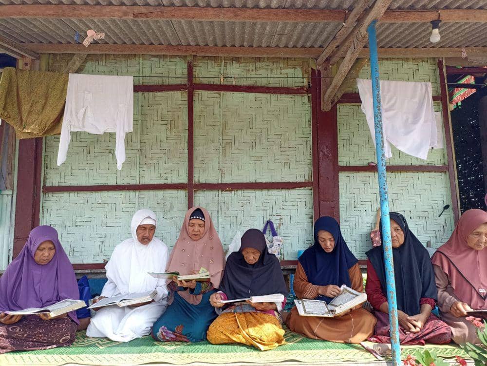 Mengintip Aktivitas Pondok Ramadan Lansia di Blitar