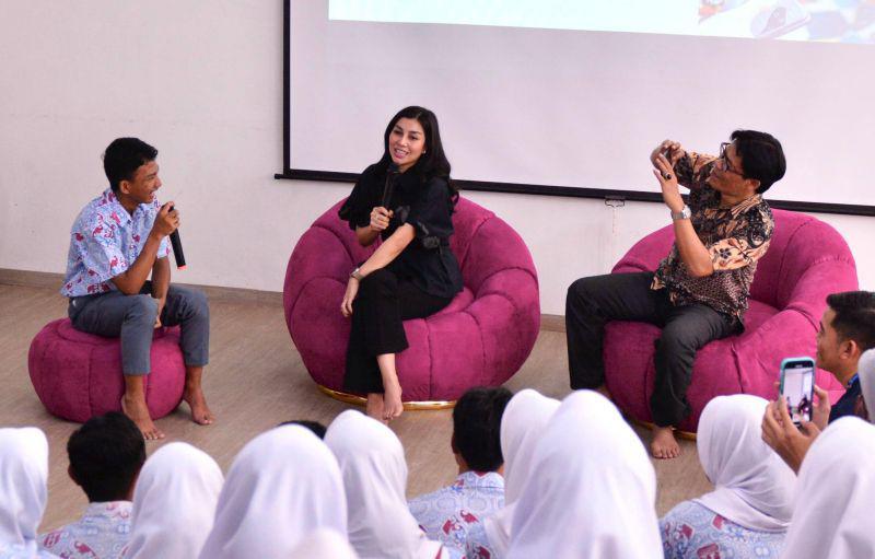 Diskusi Bareng Pelajar di Bandung, Nisya Ahmad: Mari Bijak Bersosmed