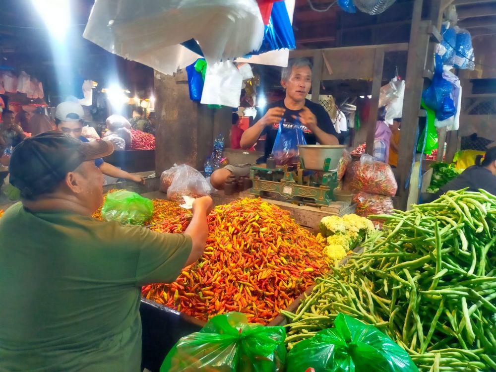 Awal Ramadan, Pasar Keputran Surabaya Sempat Overload Pasokan