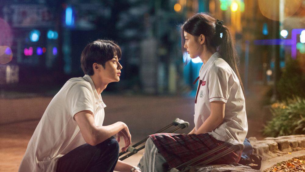 5 Film Romantis Korea di Netflix yang Cocok Ditonton saat Hujan