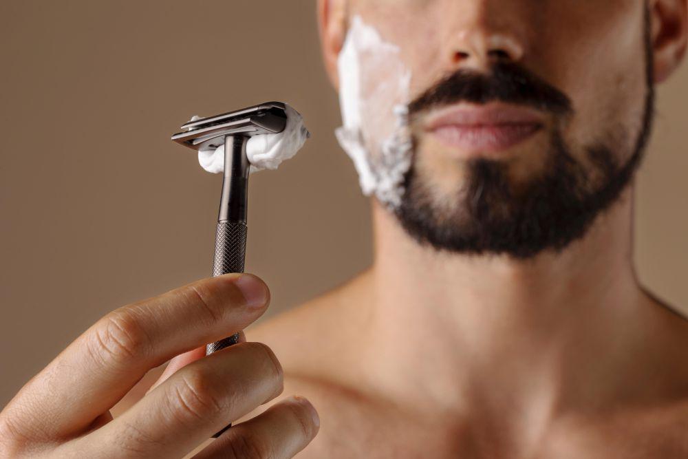 7 Tips Mencegah Luka Cukur pada Kumis dan Jenggot, Mulus Tanpa Lecet!