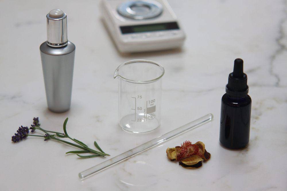 Ilustrasi Gelas Takaran Parfum (Pixabay.com/xbqs42)