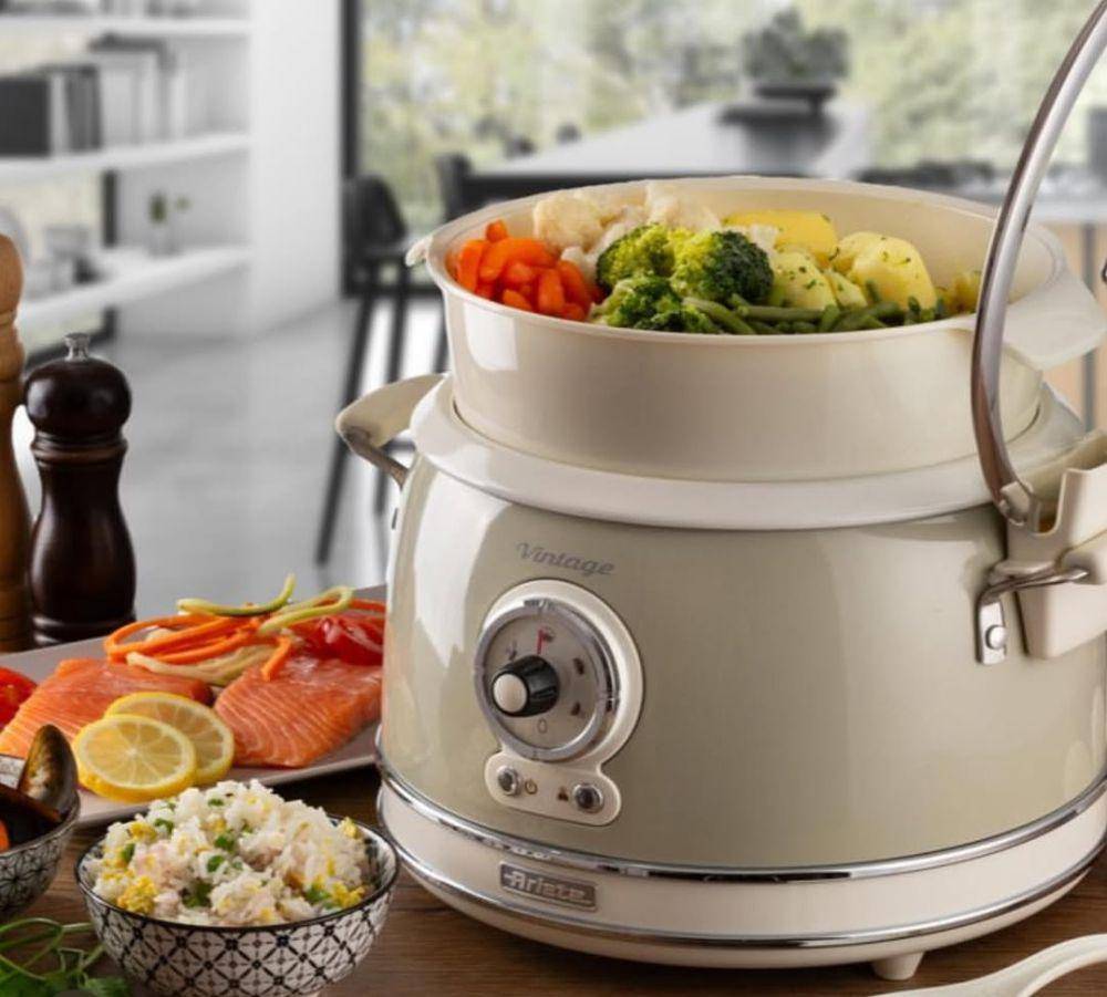 Ilustrasi makanan di rice cooker (instagram.com/arietelb)