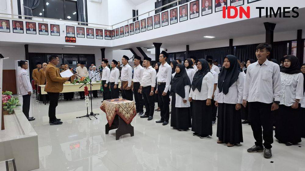 Pelantikan 28 KPPS oleh KPU Magetan untuk penyelenggaraan PSU. IDN Times/ Riyanto.