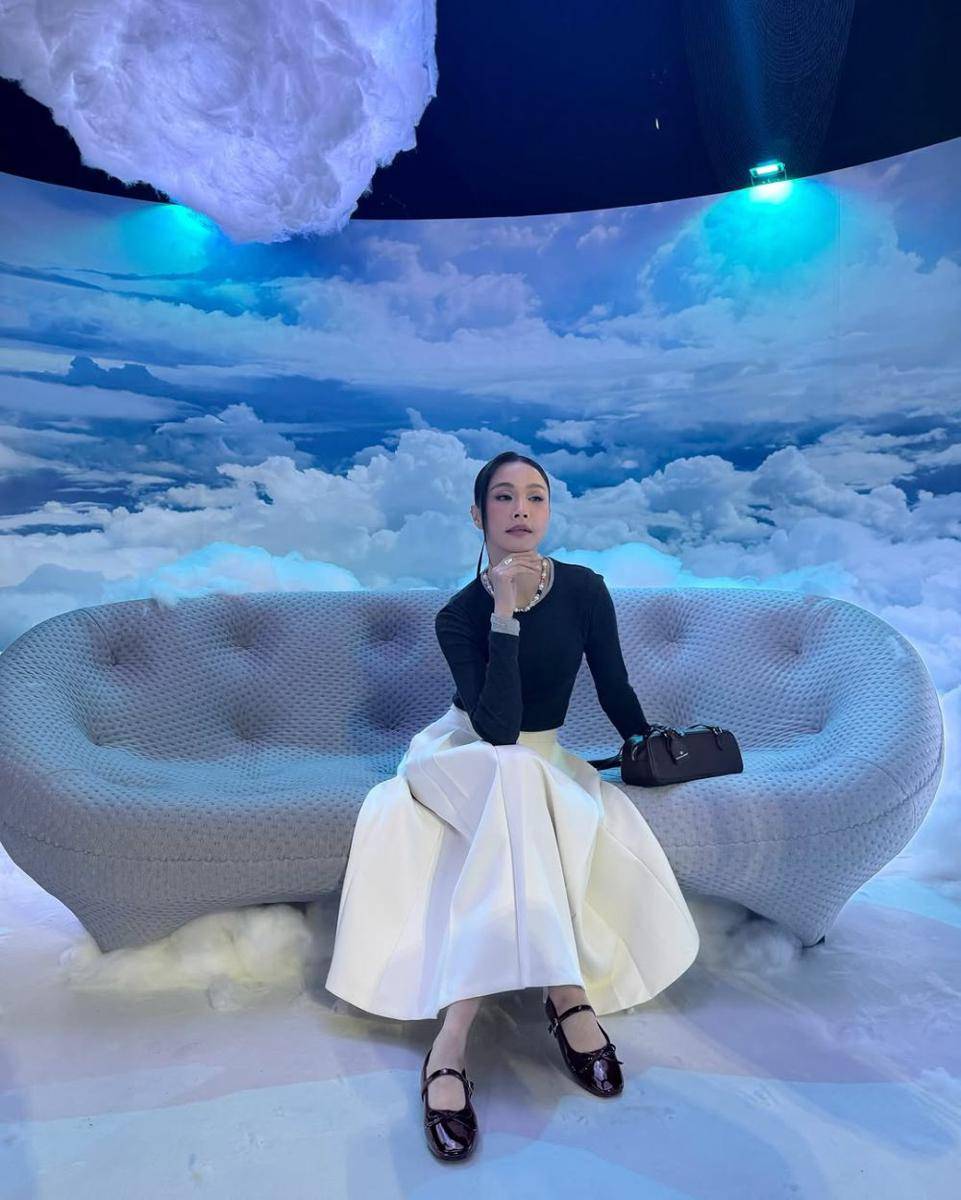 potret ide OOTD smart casual look yang elegan dan bold ala Scha Alyahya (instagram.com/schaalyahya)