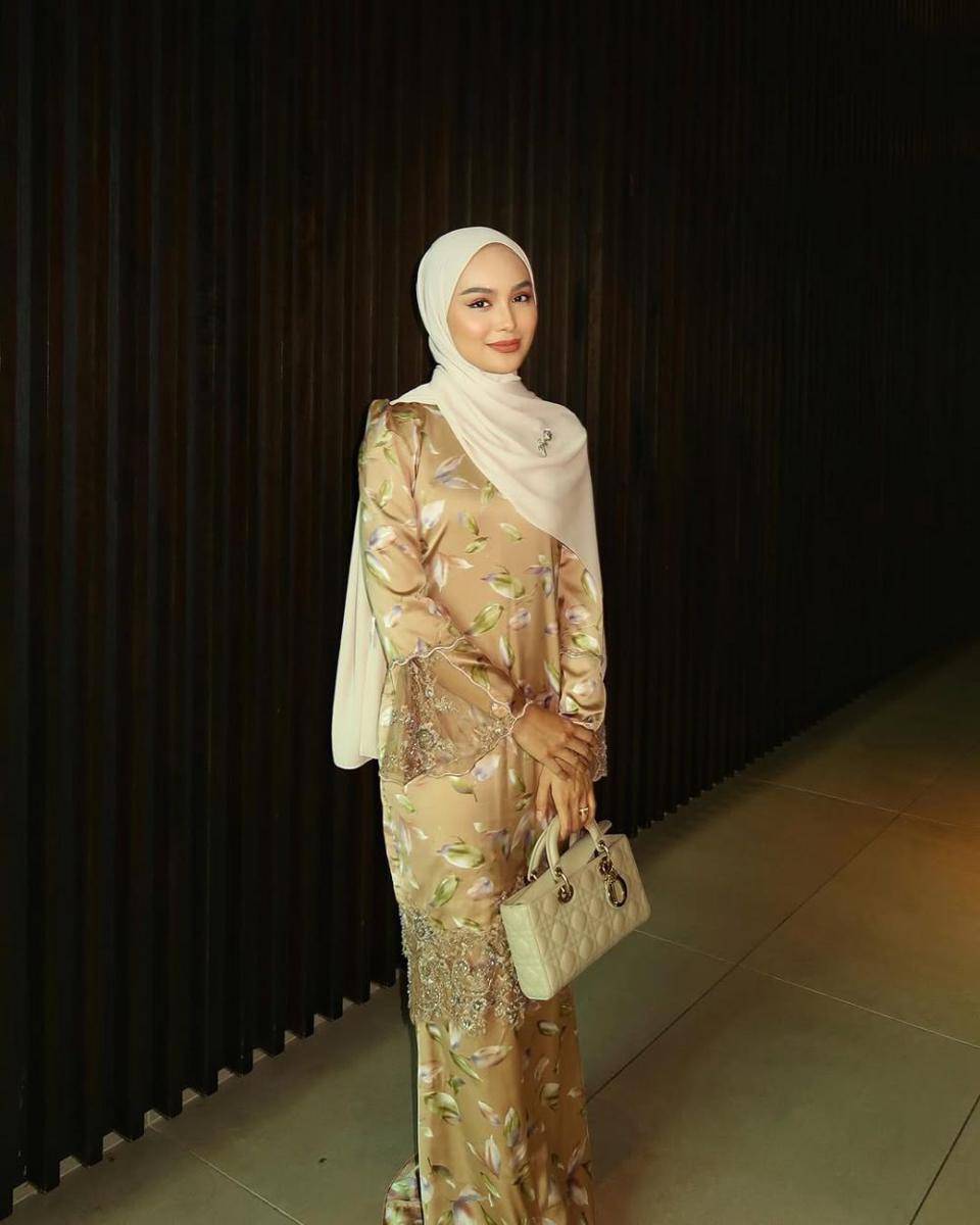 potret inspirasi baju kurung klasik hingga modern buat Lebaran ala Sharifah Rose (instagram.com/sharifahrose_)