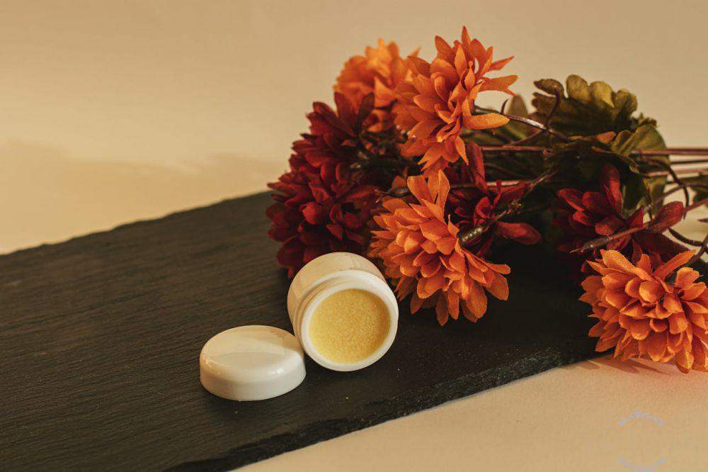 Ilustrasi solid perfume (pexels.com/Roxana Palos)