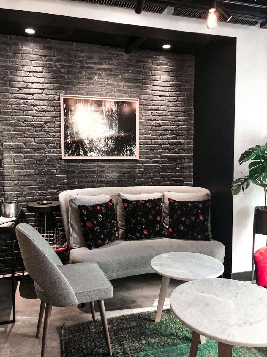 desain rumah dengan accent lighting (pexels.com/Vincent Rivaud)
