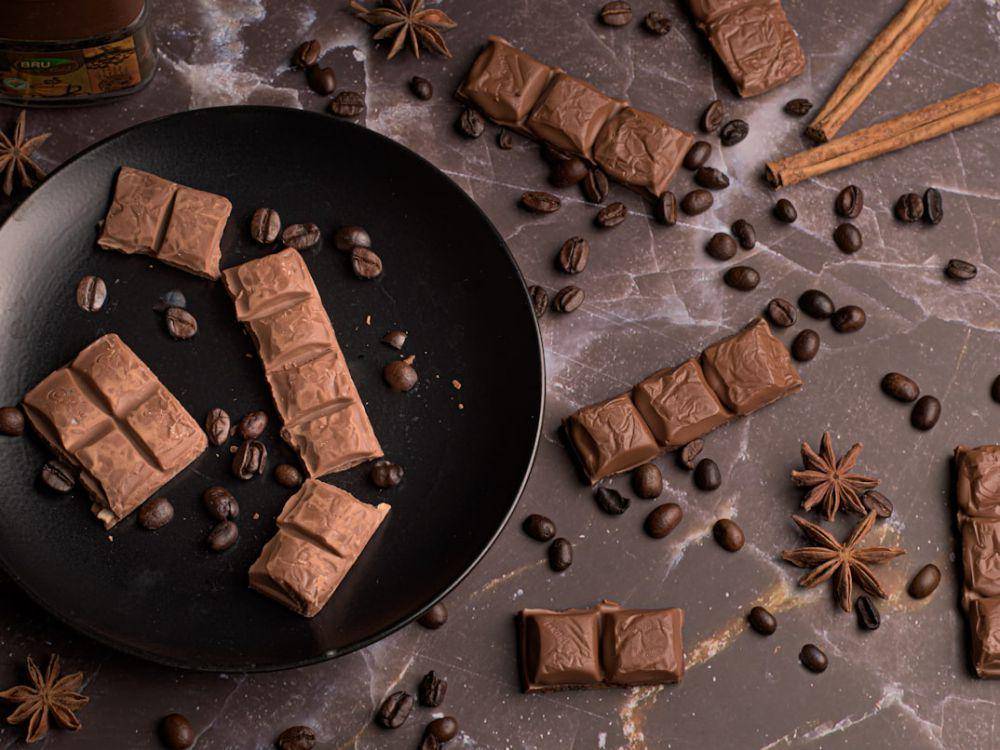 ilustrasi dark chocolate (unplash.com/Pranjall Kumar)