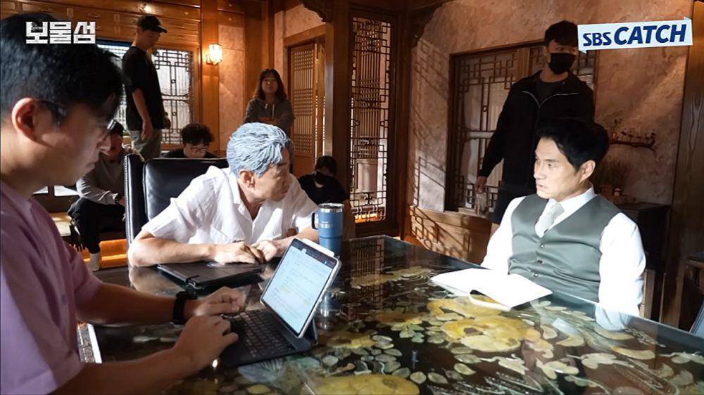 potret behind the scene drama The Buried Hearts (dok. YouTube/ SBS Catch)