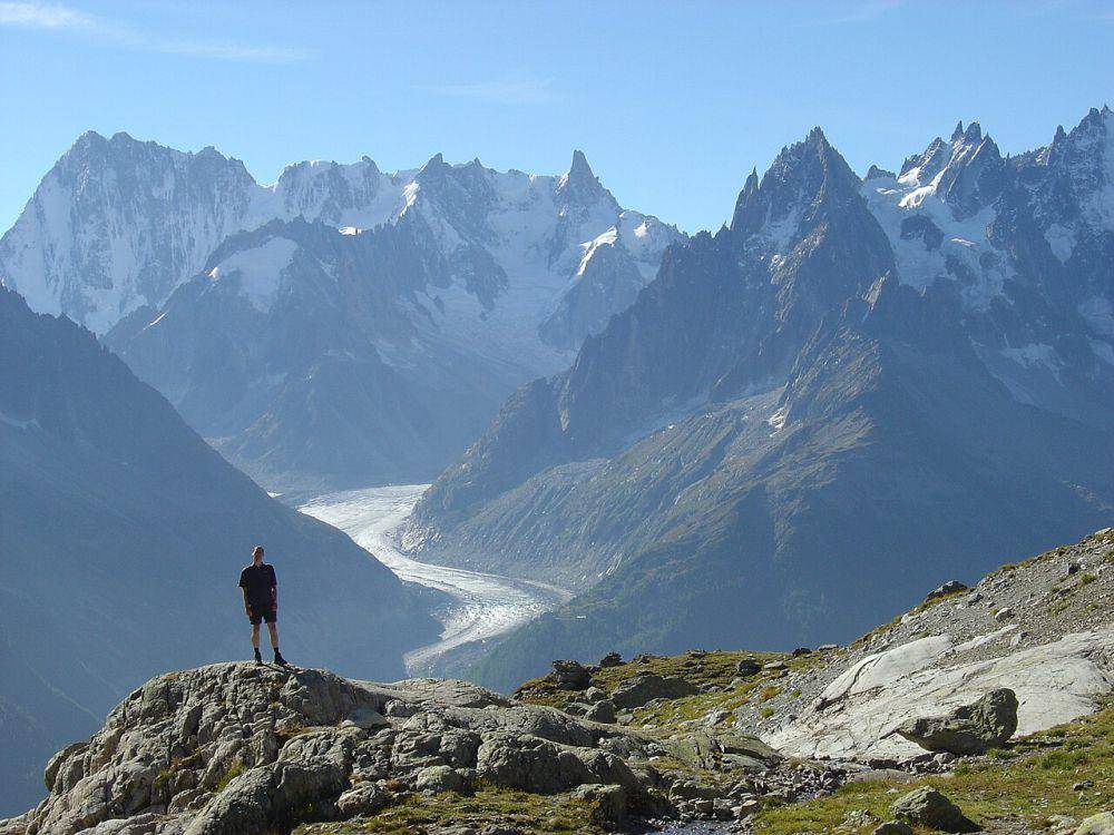 potret Gunung Mont Blanc, dilihat dari rute Tour du Mont Blanc di sisi Prancis (commons.wikimedia.org/Mtpaley)