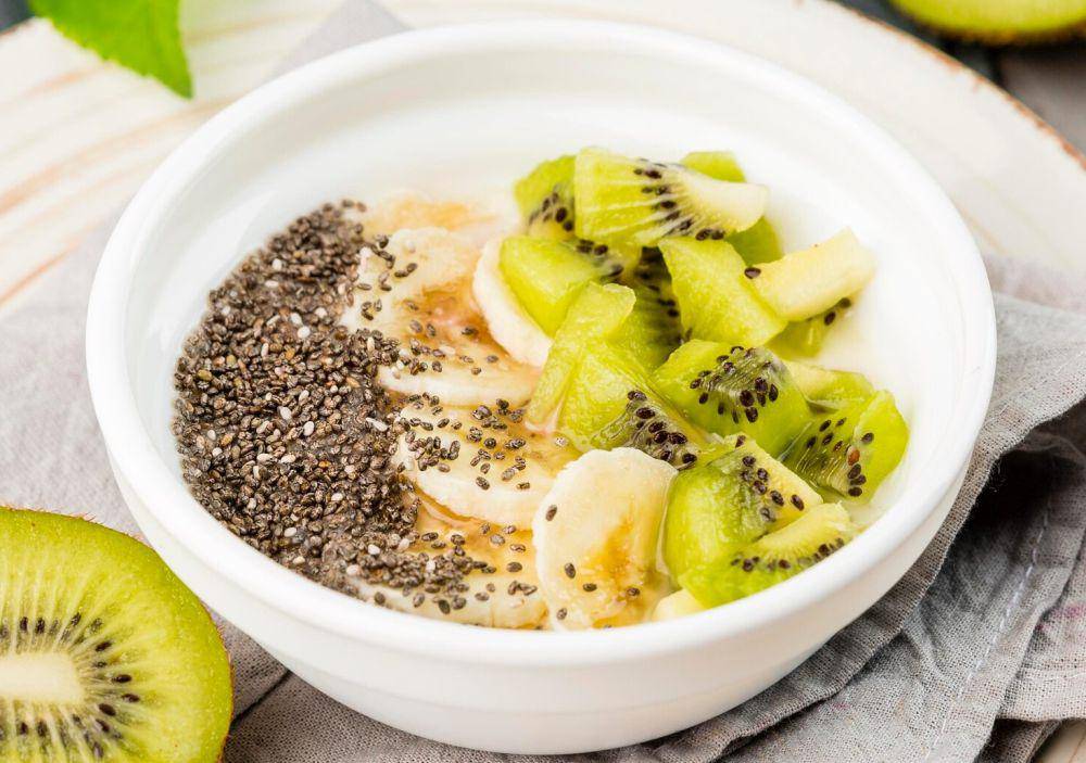 ilustrasi puding chia dengan buah segar (freepik.com/freepik)