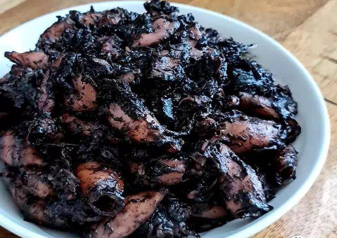 Ilustrasi nasi cumi hitam. (pinterest.com)