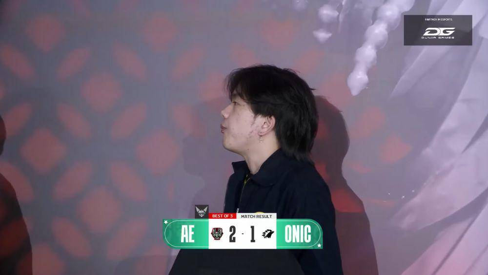 Potret Kiboy pasca pertandingan AE vs ONIC di minggu pertama MPL ID S15. (youtube.com/MPL Indonesia)