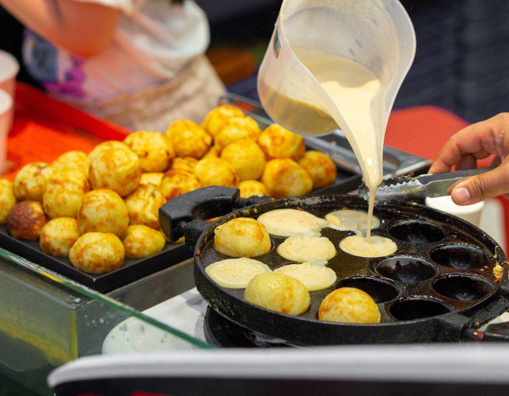 ilustrasi tuang takoyaki (vecteezy.com/ titorollis)