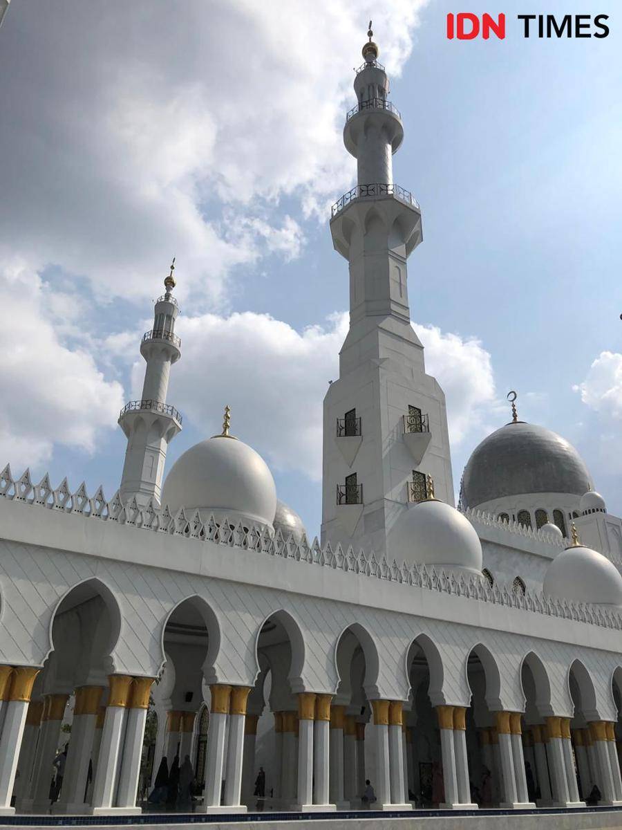 Potret Masjid Raya Sheikh Zayed Solo (IDN Times/Naufal Al Rahman)