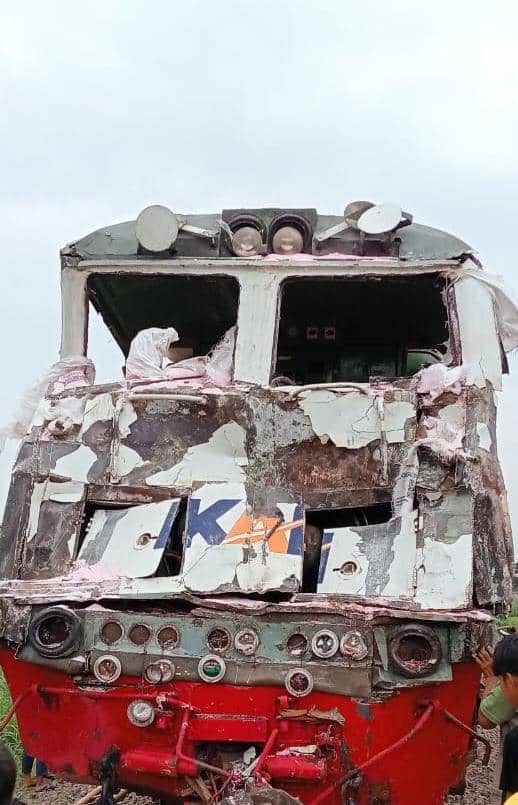 Kondisi lokomotif kereta api kertanegara yang mengalami kerusakan. IDN Times/ istimewa